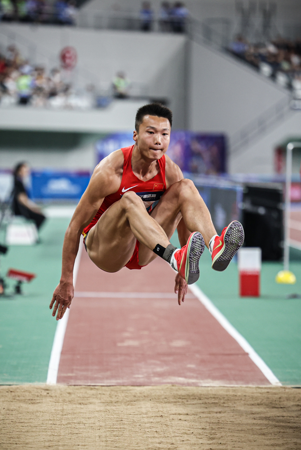 冷静与激情交织！田径完美收官的简单介绍