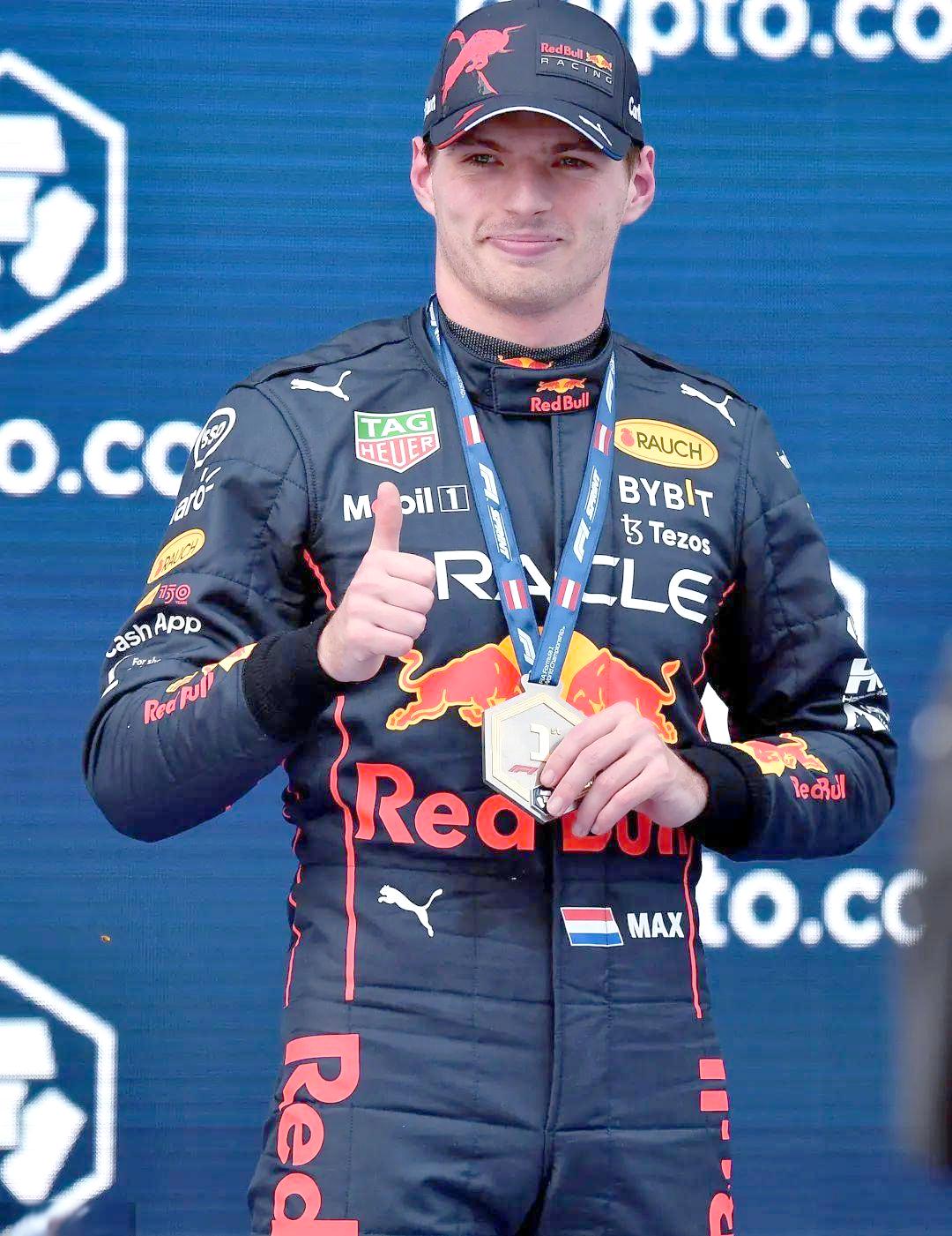 梅赛德斯翻盘阿斯顿马丁，周冠宇统治全场